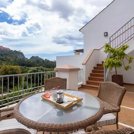 Beautiful Penthouse With Solarium Benahavis